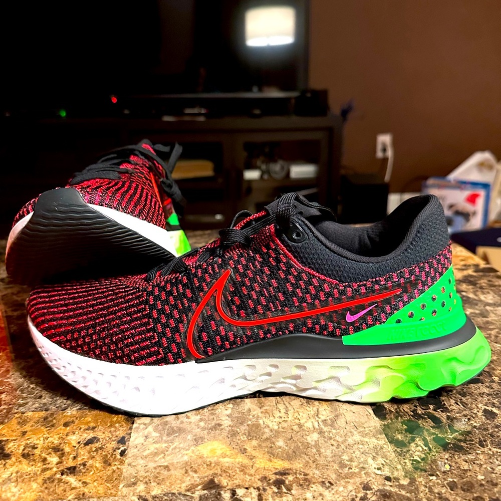 Nike React Infinity Run Flyknit 3 Green Strike Team Red Size 12 Athletic Shoe